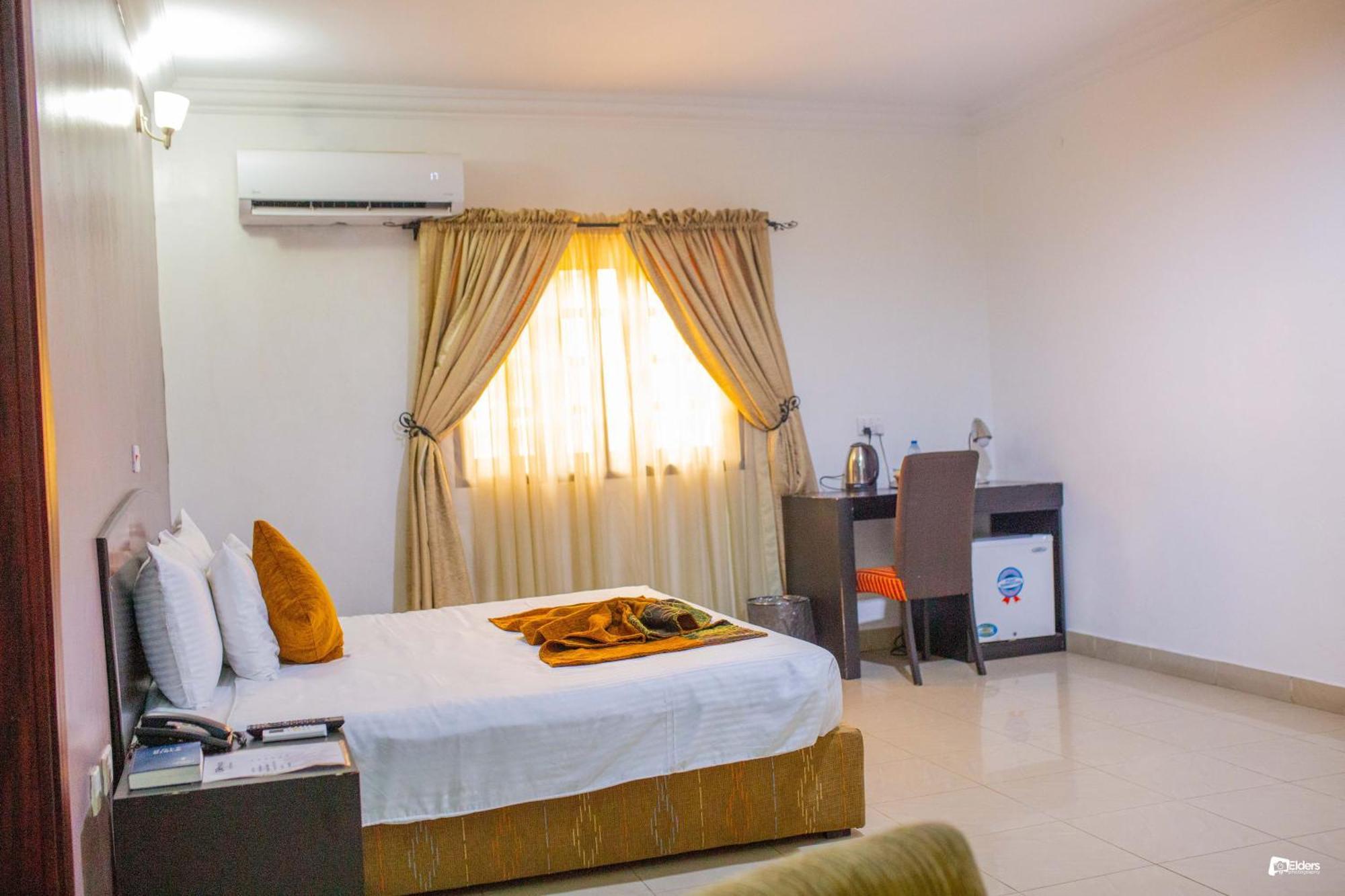 Suru Express Hotel Gra ลากอส ภายนอก รูปภาพ